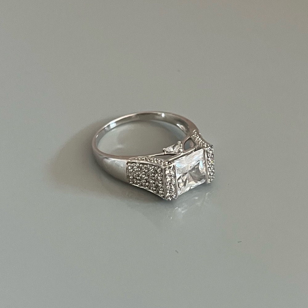 MEDA 14K White Gold Cubic Zirconia Ring Size 9.5